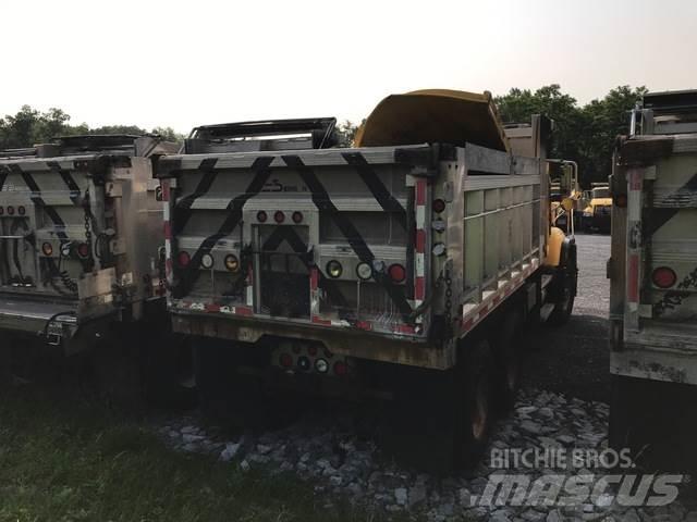Mack CV713 Trosilci peska in soli