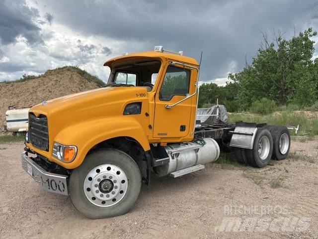 Mack CV713 Vlačilci