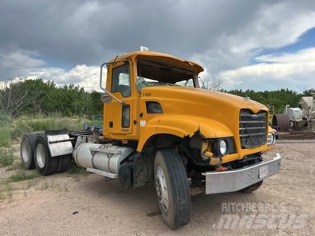 Mack CV713 Vlačilci