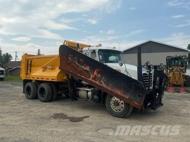 Mack CV713 Snežne deske in plugi