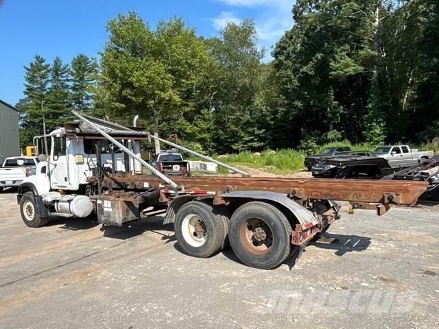 Mack CV713 Komunalni tovornjaki