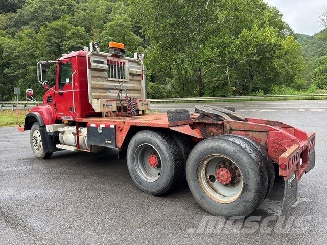 Mack CV713 Vlačilci