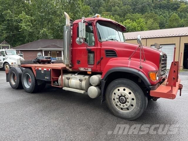 Mack CV713 Vlačilci