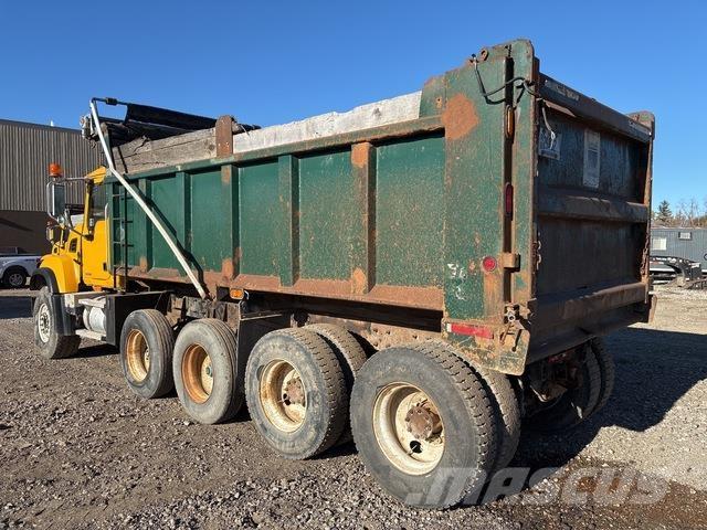 Mack CV713 Kiper tovornjaki