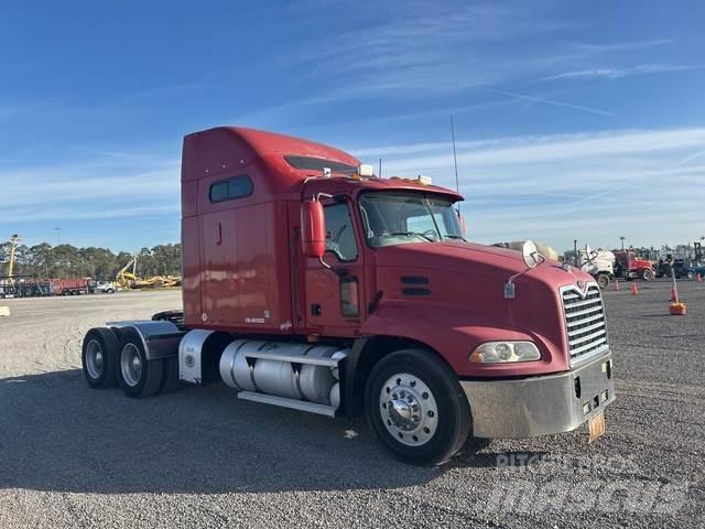 Mack CX613 Vlačilci