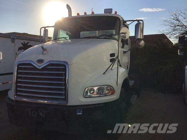 Mack CXN612 Vlačilci