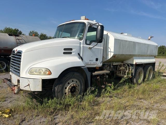 Mack CXN612 Tovornjaki za vodo