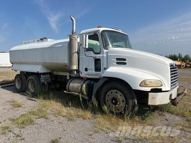 Mack CXN612 Tovornjaki za vodo
