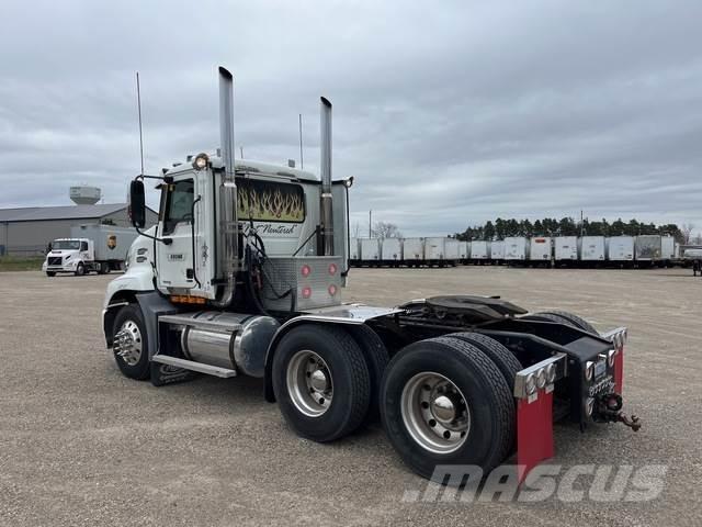 Mack CXN613 Vlačilci