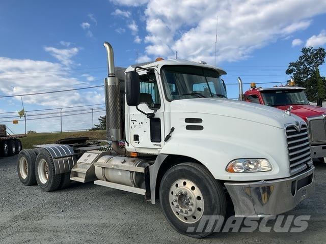 Mack CXN613 Vlačilci