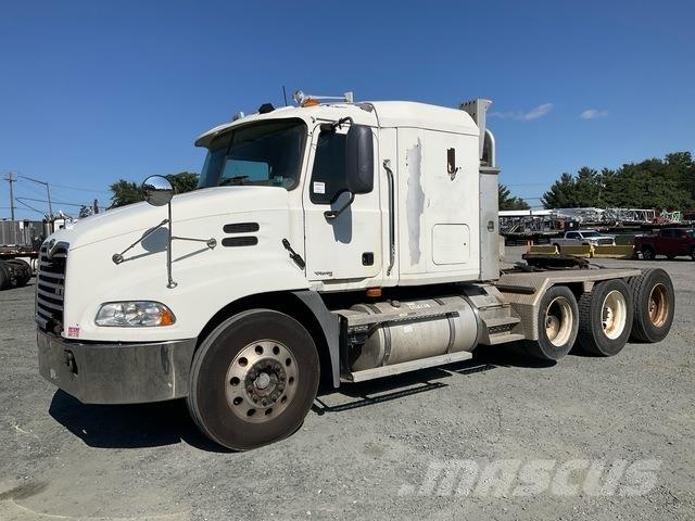 Mack CXN613 Vlačilci