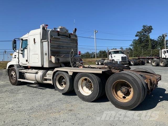 Mack CXN613 Vlačilci