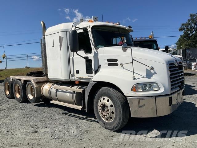 Mack CXN613 Vlačilci