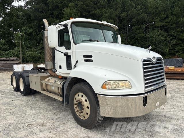 Mack CXN613 Vlačilci