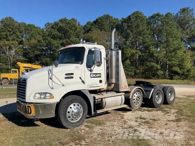 Mack CXN613 Vlačilci