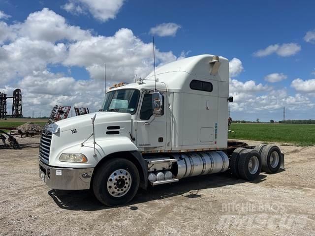 Mack CXU600 Vlačilci