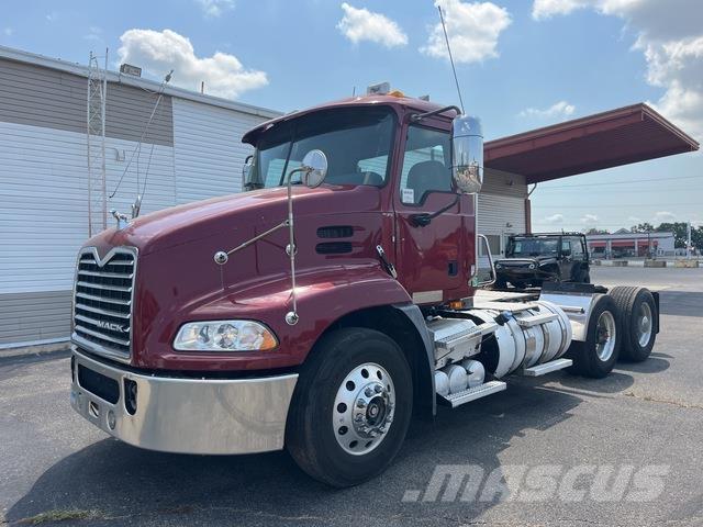 Mack CXU612 Vlačilci