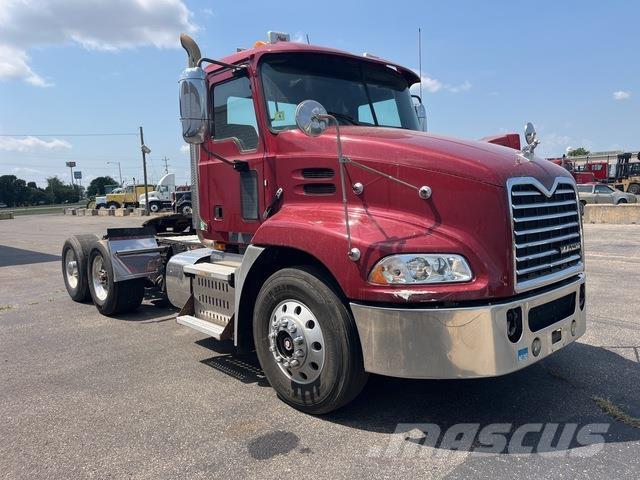 Mack CXU612 Vlačilci