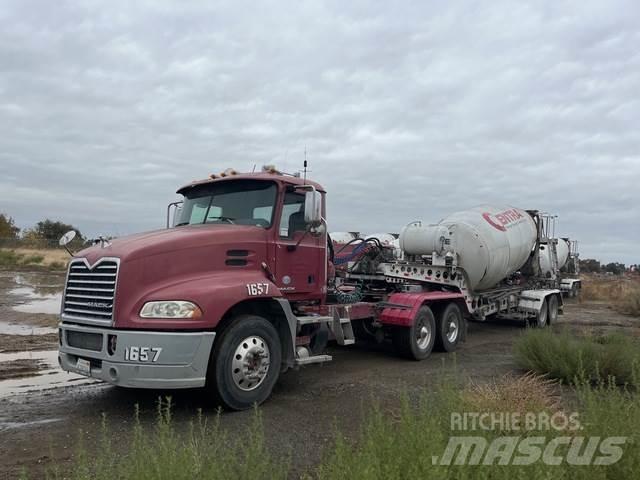 Mack CXU613 Vlačilci
