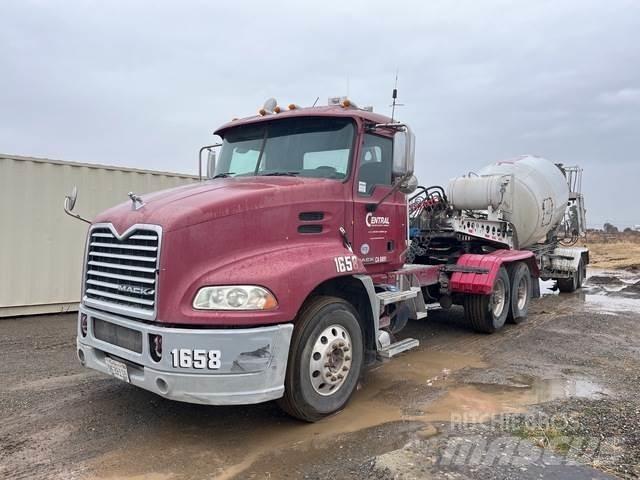 Mack CXU613 Vlačilci