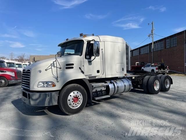 Mack CXU613 Vlačilci