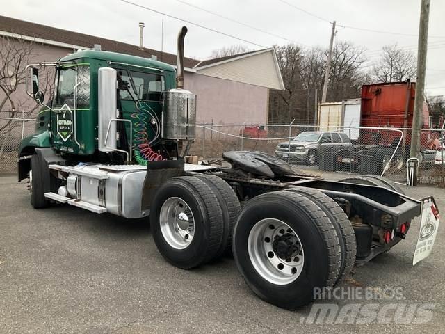 Mack CXU613 Vlačilci