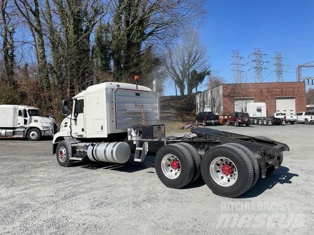 Mack CXU613 Vlačilci