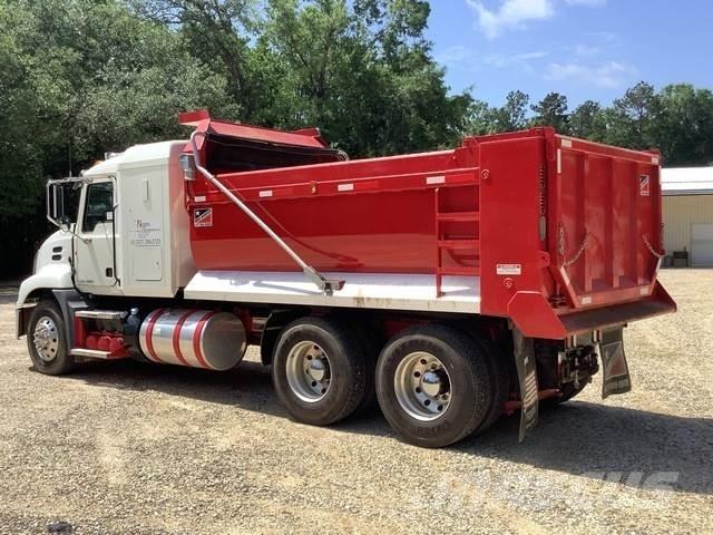 Mack CXU613 Kiper tovornjaki