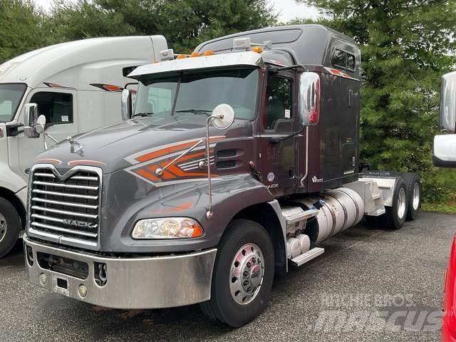 Mack CXU613 Vlačilci