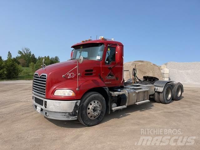Mack CXU613 Vlačilci