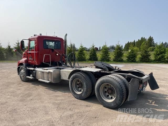 Mack CXU613 Vlačilci