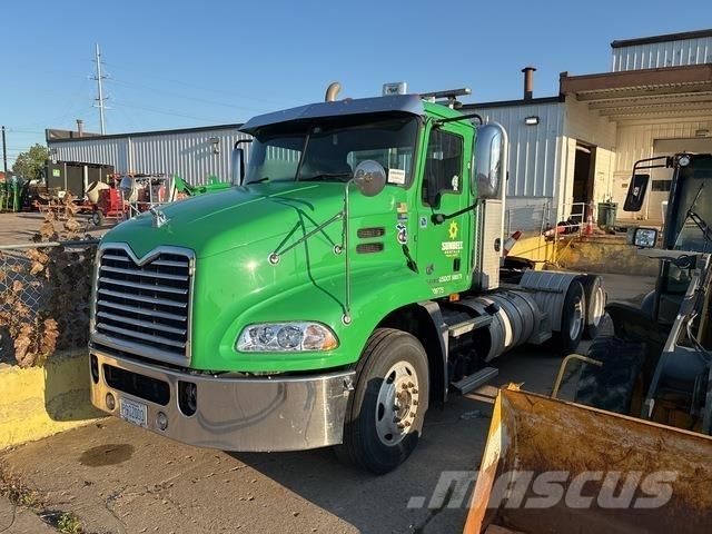 Mack CXU613 Vlačilci