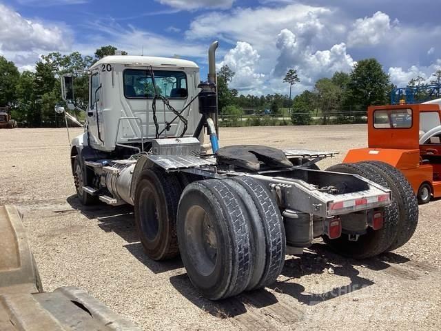Mack CXU613 Vlačilci