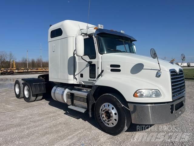 Mack CXU613 Vlačilci