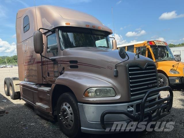 Mack CXU613 Vlačilci