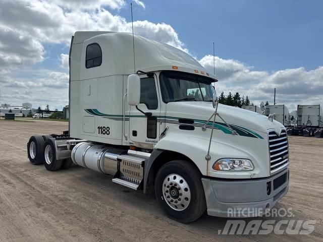 Mack CXU613 Vlačilci