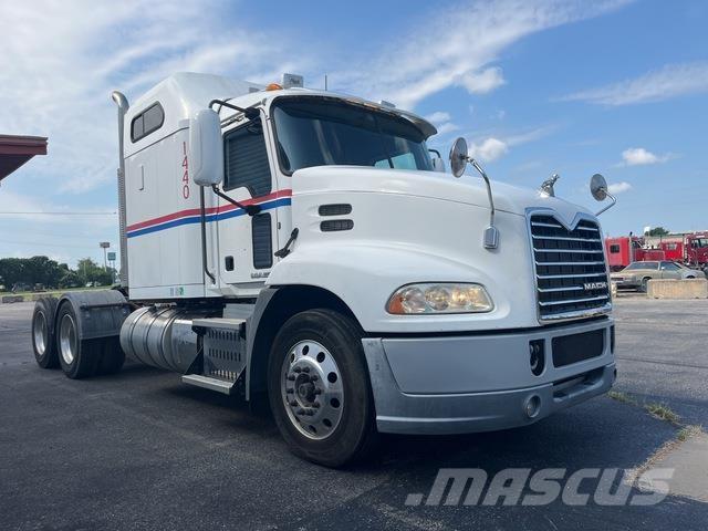 Mack CXU613 Vlačilci
