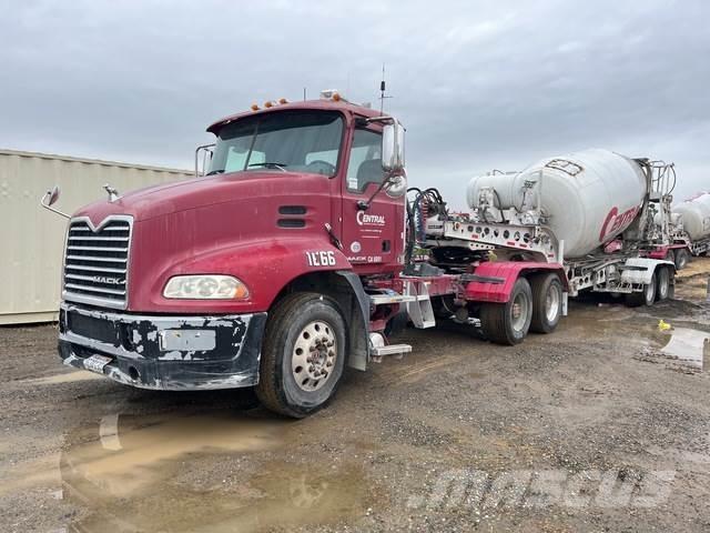 Mack CXU613 Vlačilci