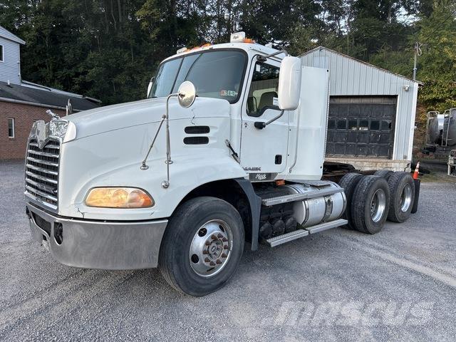 Mack CXU613 Vlačilci