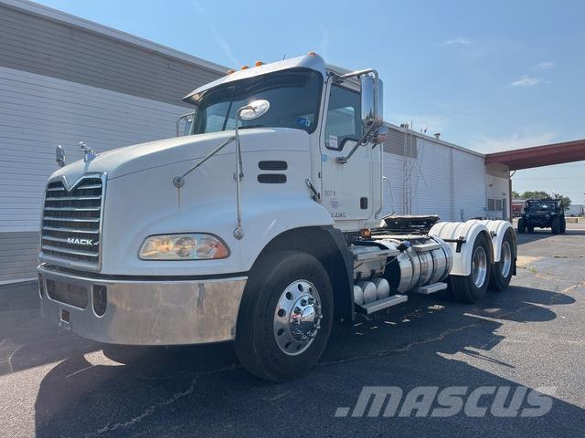 Mack CXU613 Vlačilci