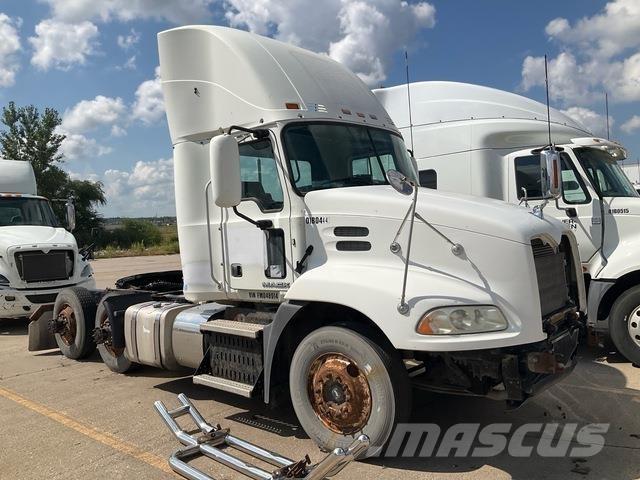 Mack CXU613 Vlačilci