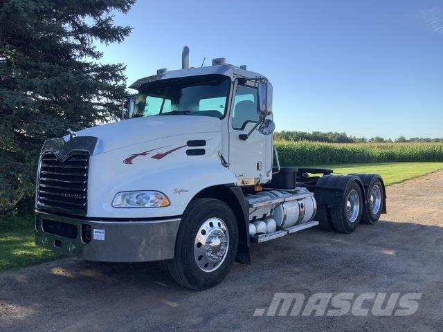 Mack CXU613 Vlačilci