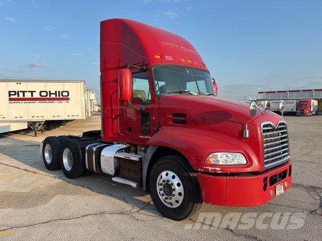 Mack CXU613 Vlačilci