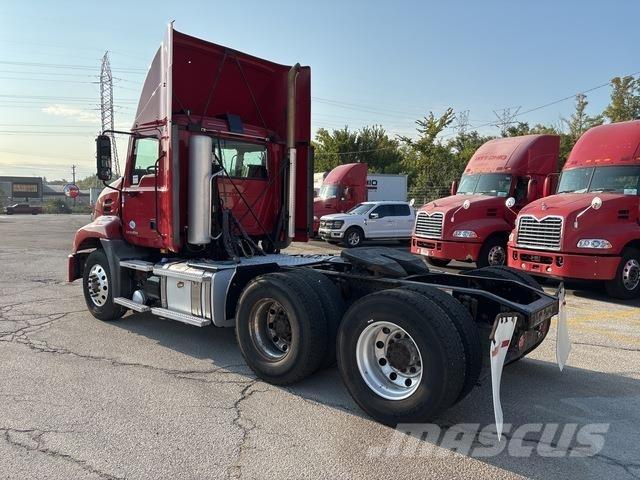 Mack CXU613 Vlačilci
