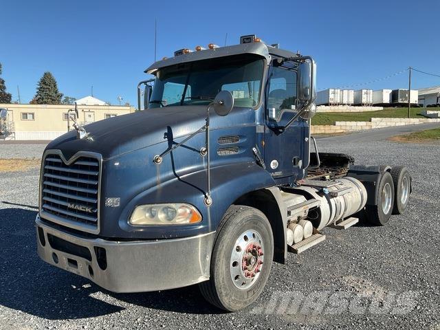 Mack CXU613 Vlačilci