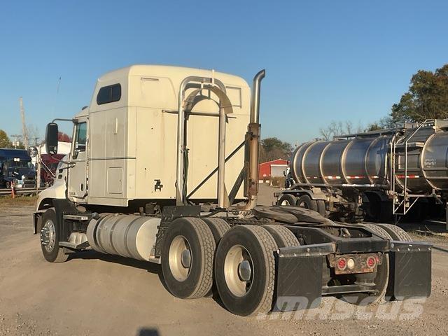 Mack CXU613 Vlačilci