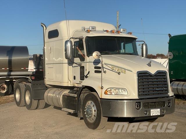 Mack CXU613 Vlačilci