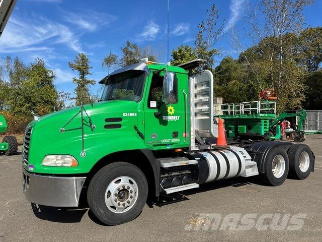 Mack CXU613 Vlačilci