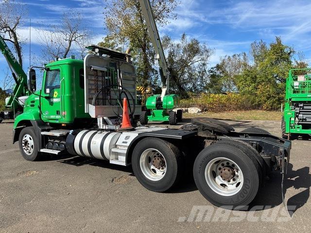 Mack CXU613 Vlačilci