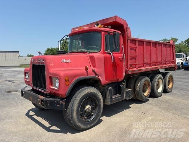 Mack DM685 Kiper tovornjaki